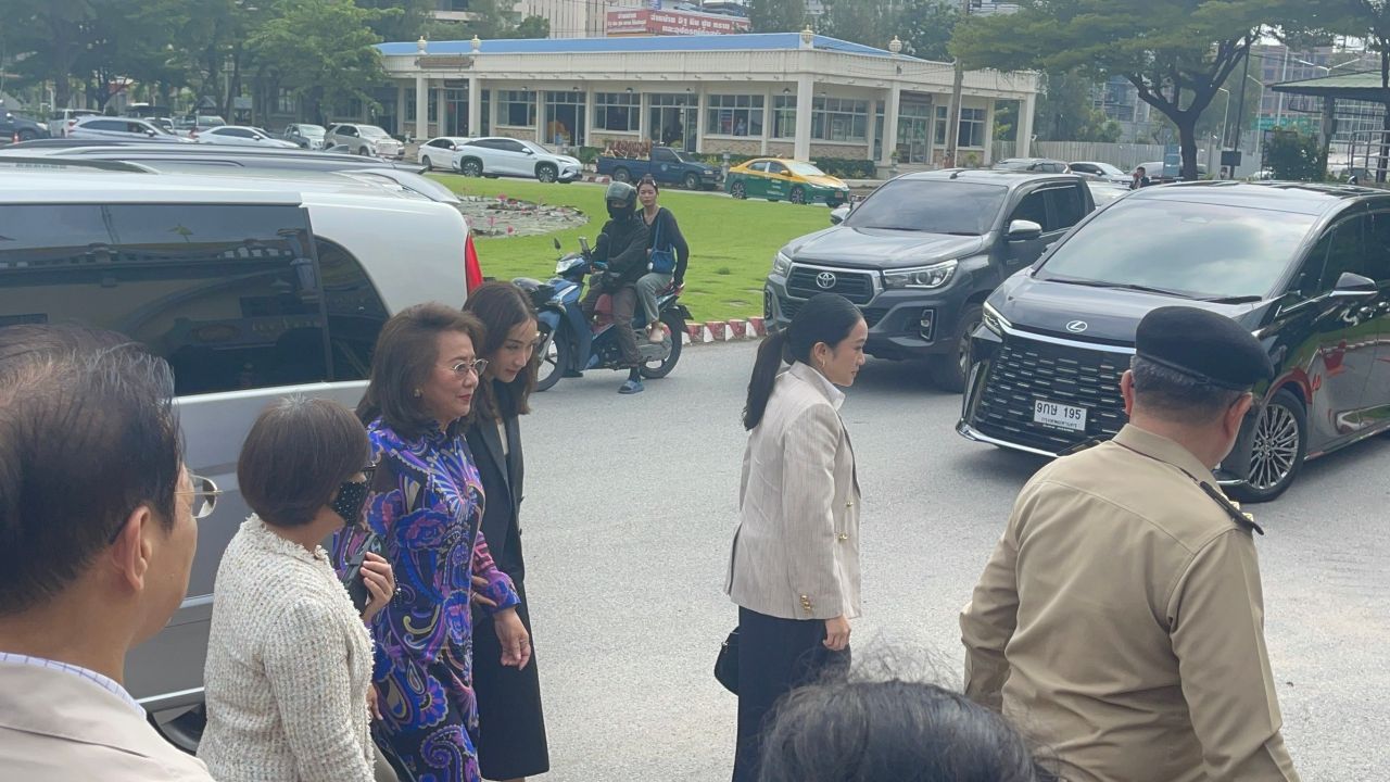 英克担忧塔克辛的健康，称其坚强，无特别要求，感谢支持