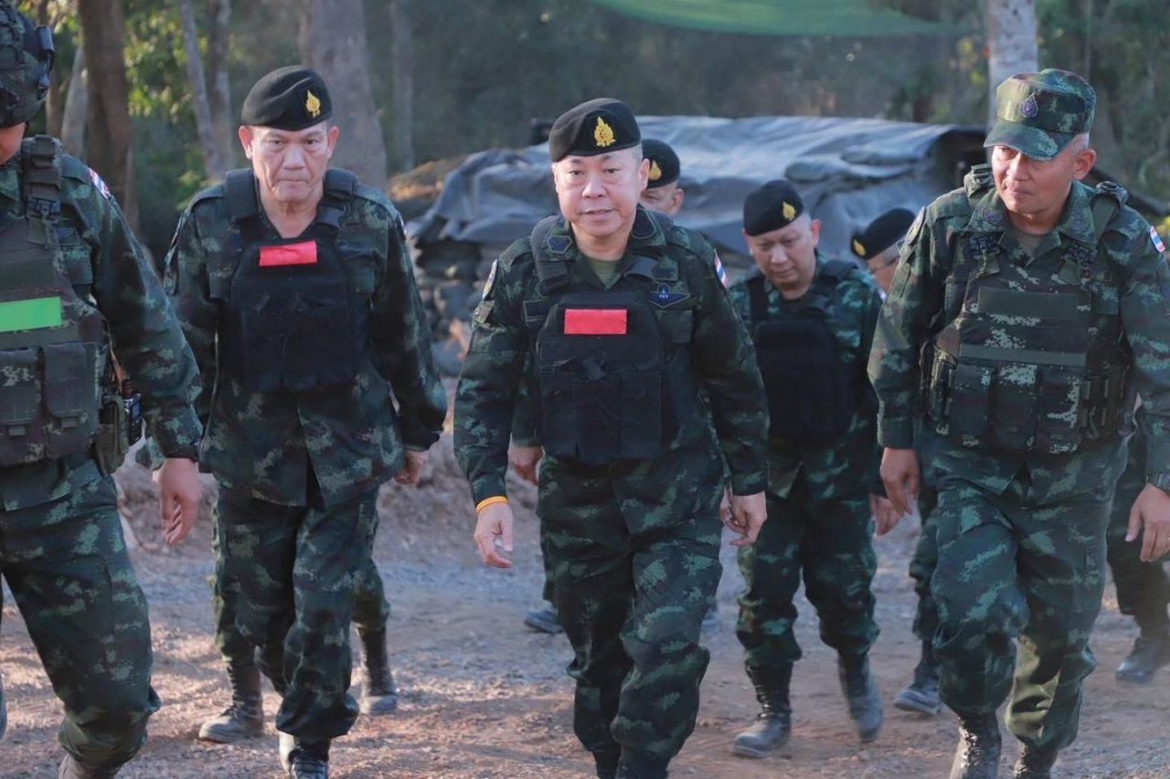 “普将-第二军司令”踏上丘陵350 乌牛寺遗址,重申泰国主权完整