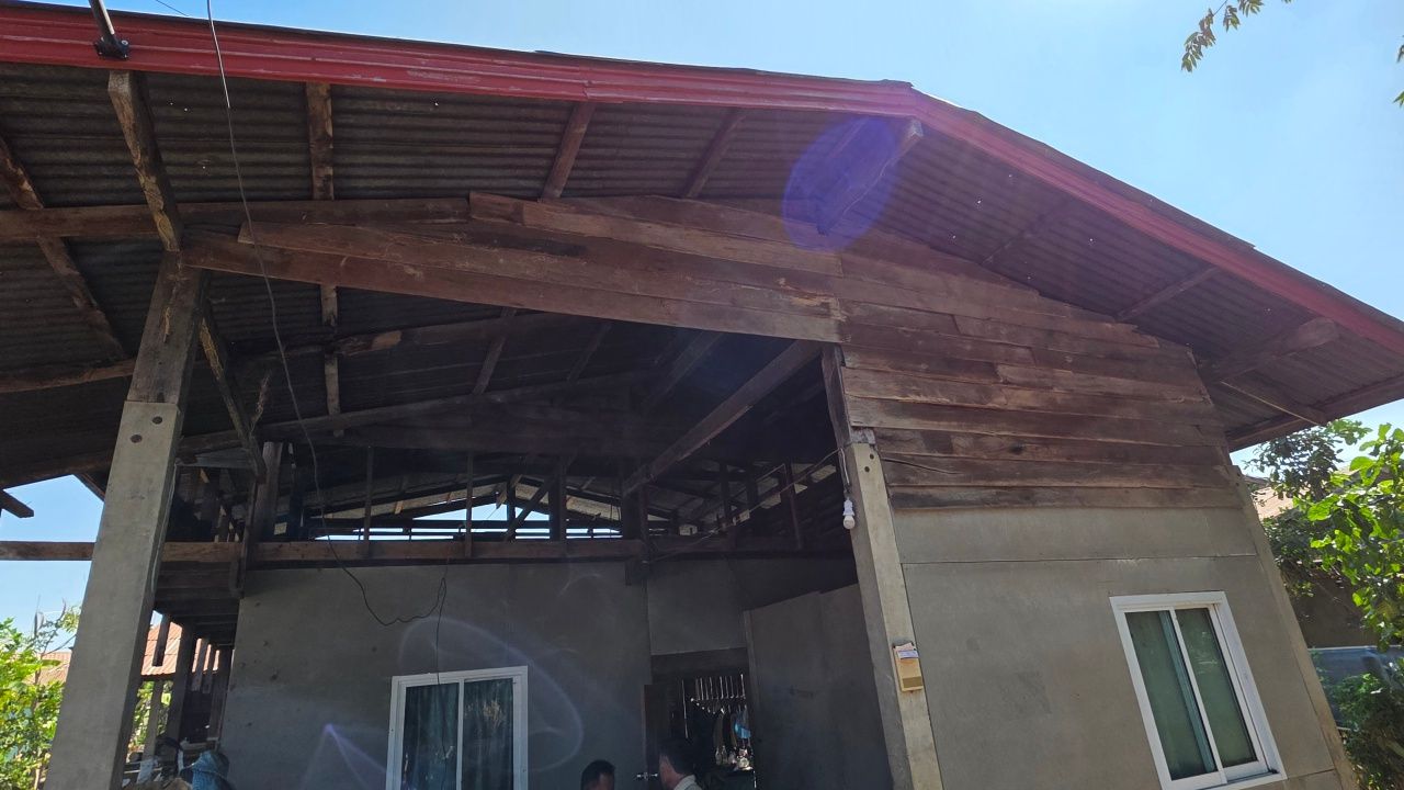 回家探访受BM-21爆炸波及受伤的前线士兵“拉力”