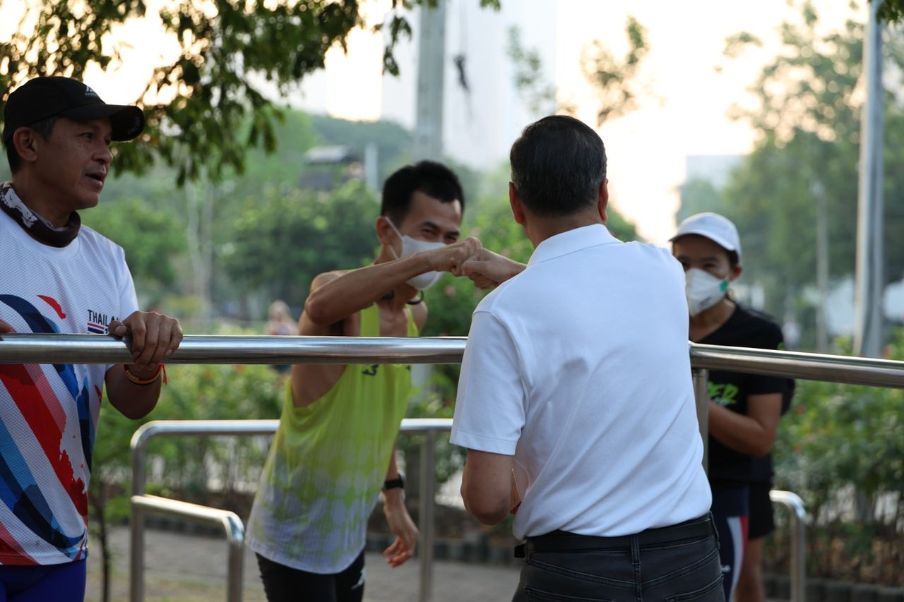 “阿披实” 在伦班尼花园竞选 宣布解决 PM 2.5 雾霾的三大措施 并解释 1 月 17 日民主党筹资活动不设宴