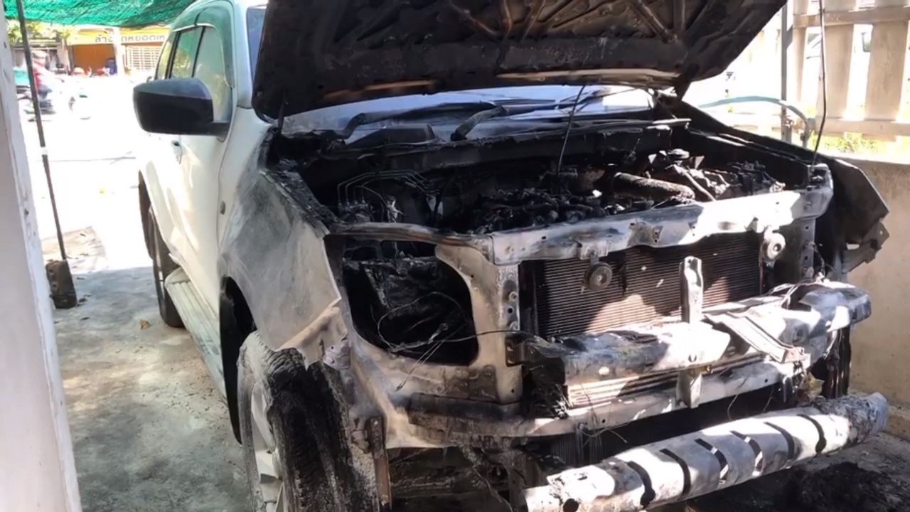 教训：新年祭拜汽车时，点香蜡烛引发火灾，车主表示不再祭拜