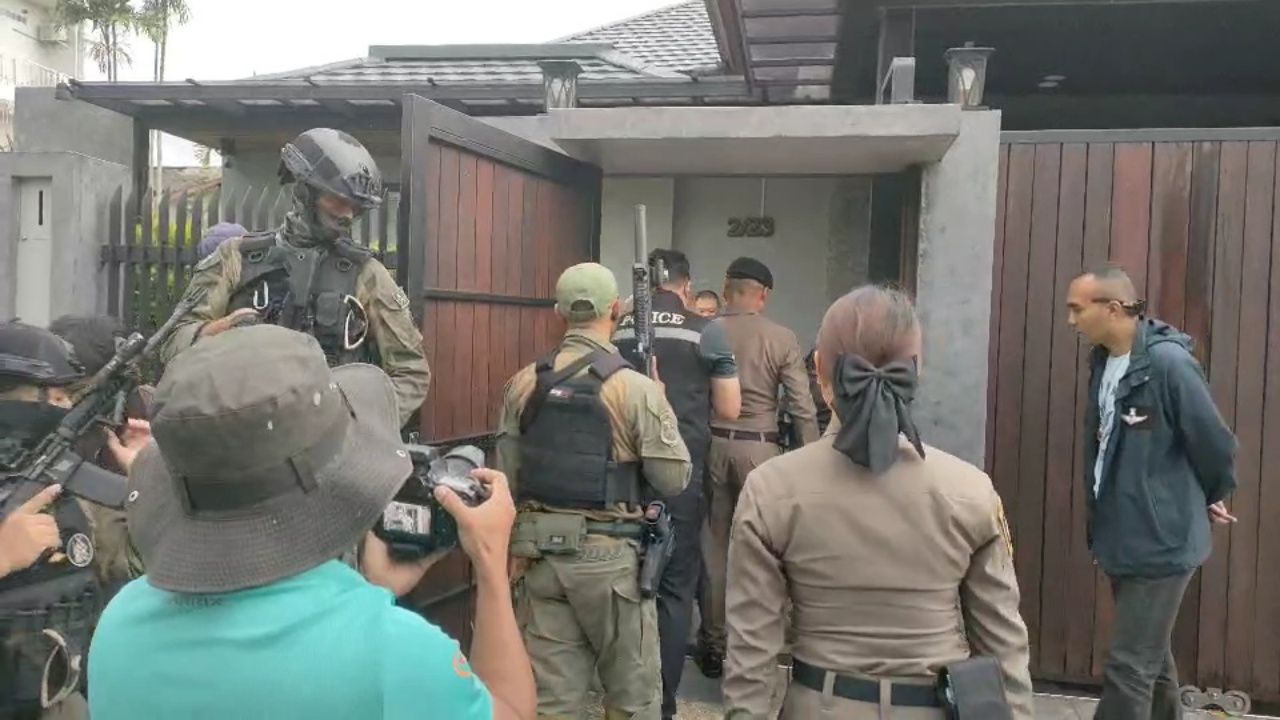 警察突袭搜查“高尔夫议员”家，命令在选举单位殴打警察，发现通过手机下达命令