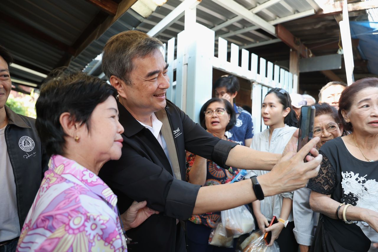 “阿披实” 在曼谷四区竞选 呼吁若选民主党即选择最好的联盟党参与政府