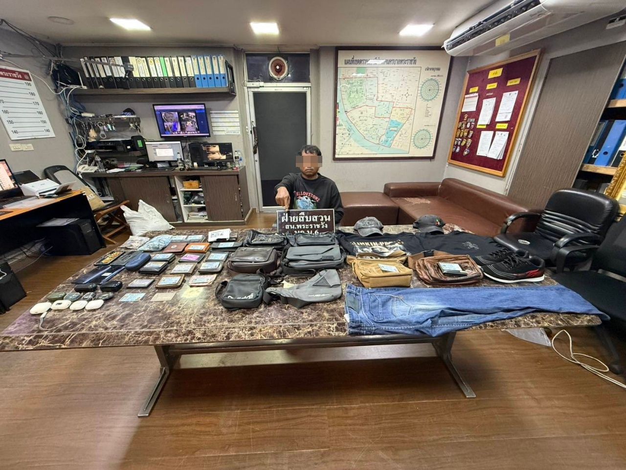 调查王宫警察拘捕扒窃案件中盛行的口岸市场-巴莫偷窃者