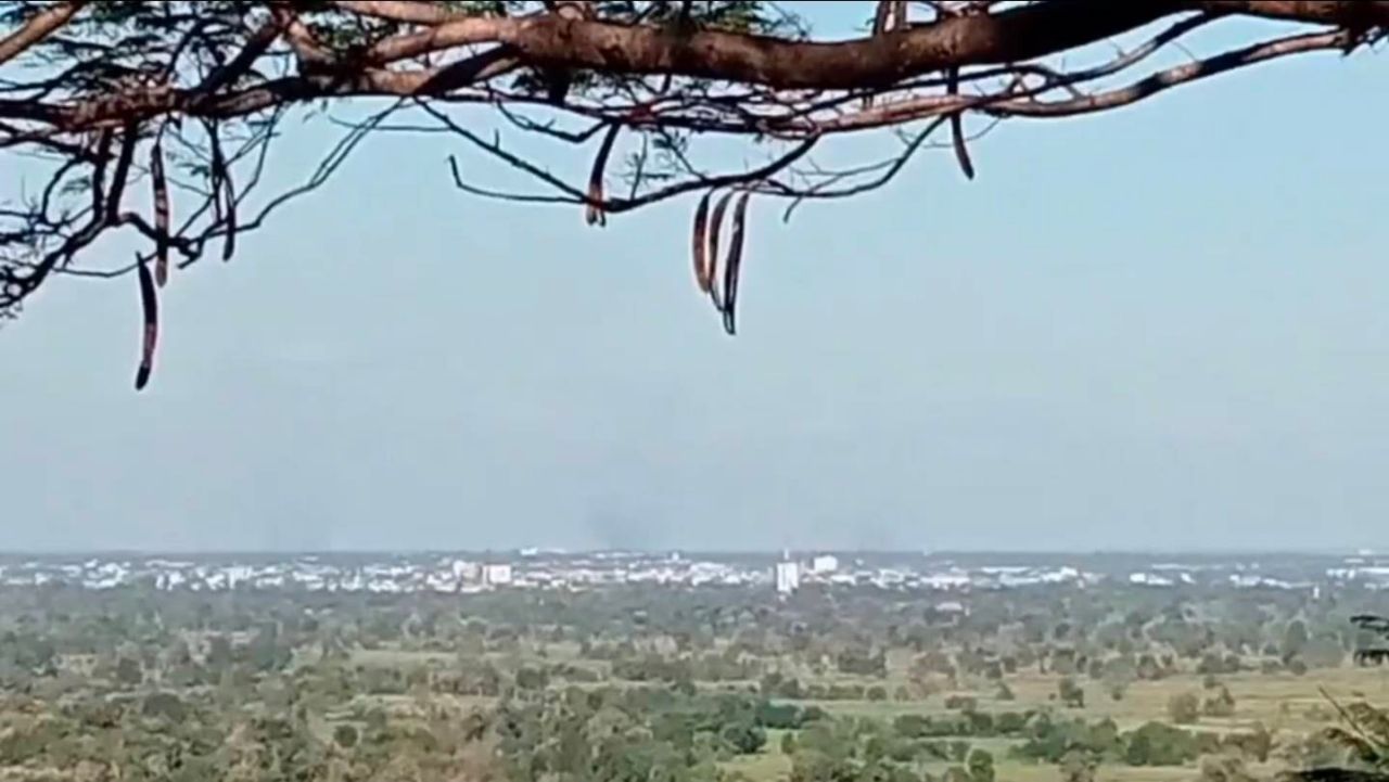 波贝混乱：柬埔寨民众在听到爆炸声后紧急撤离