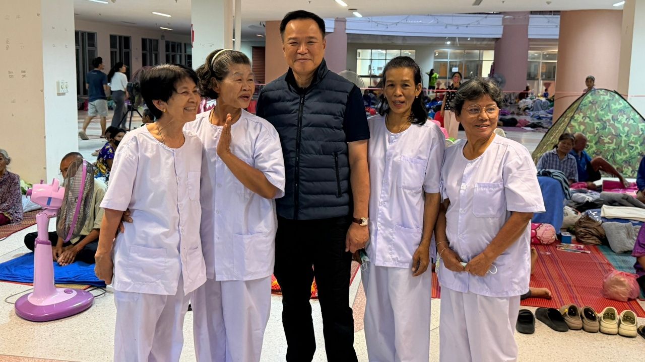 总理访问素林避难中心，鼓励公众，承诺照顾直到局势缓和