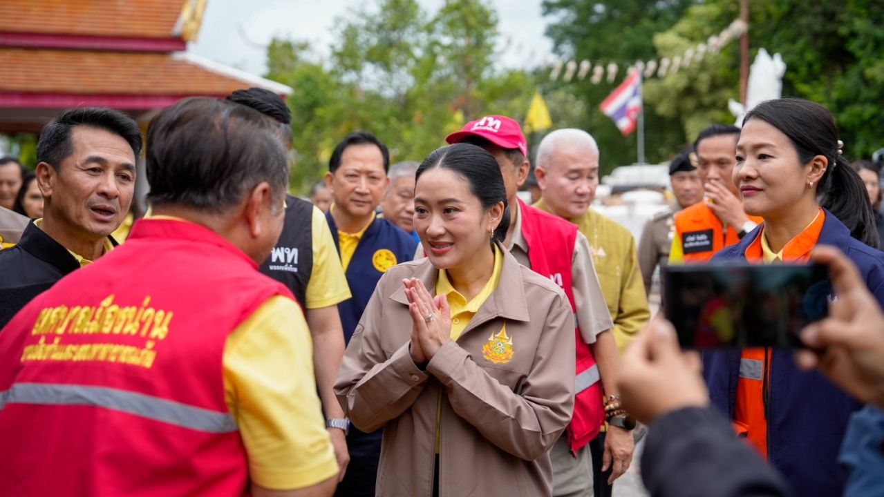 “英”前往楠府检查洪水损失，确认政府不会抛弃人民
