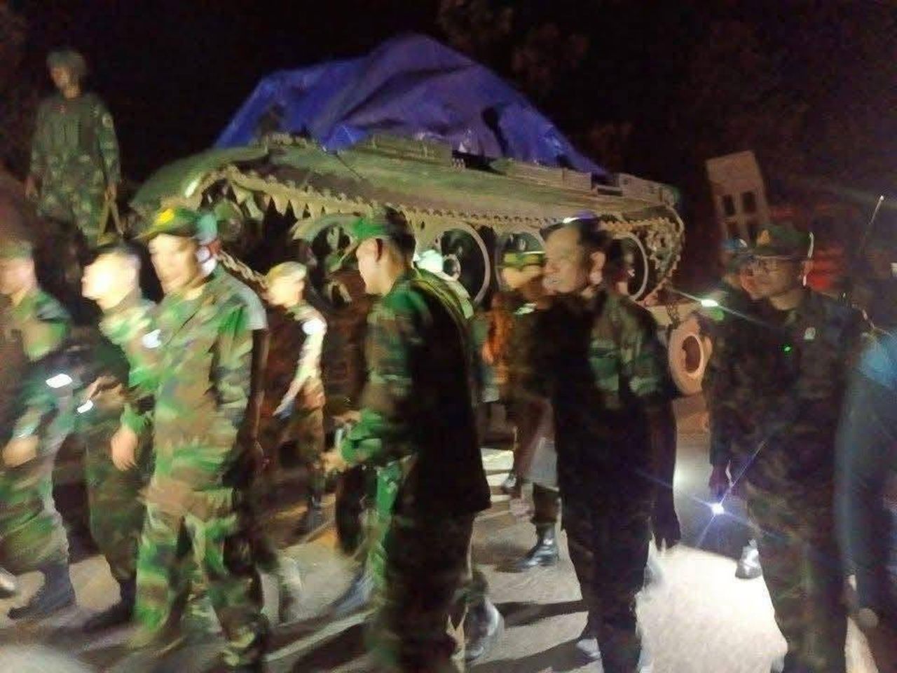 柬埔寨媒体透露,军队已开始撤出柏威夏战线的重武器