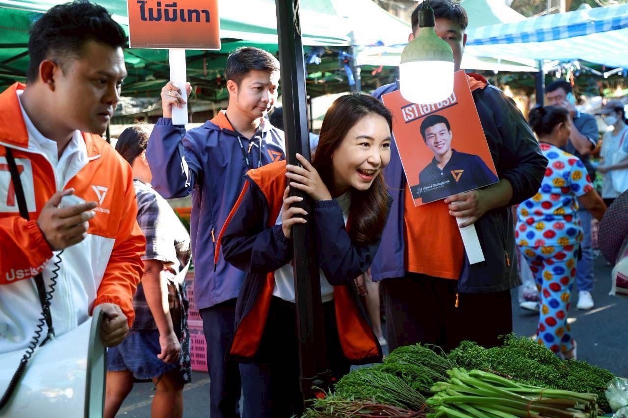 “ไหม” 被问“为什么要军队”，相信会有更多理解