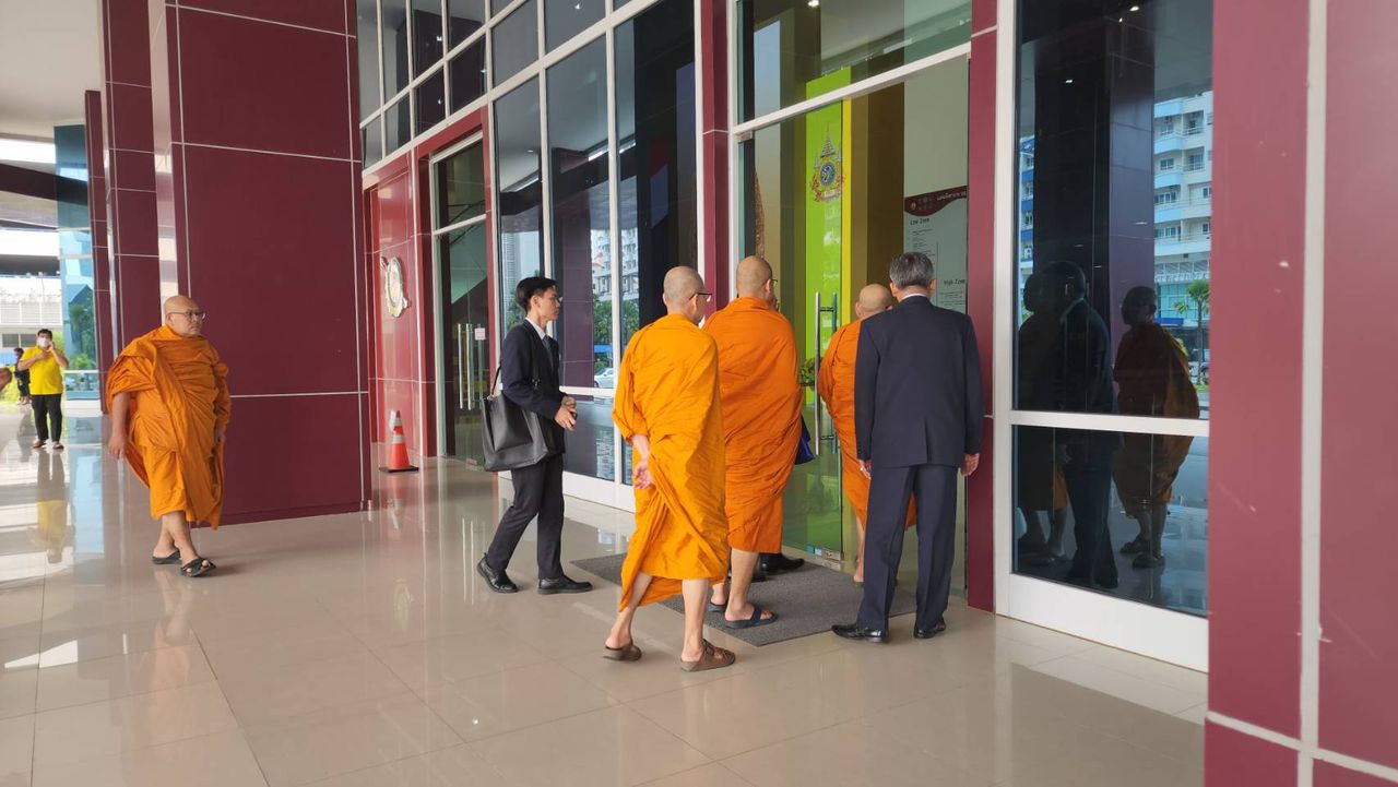 9个疑问：关于莱兴寺住持涉及300万寺庙资金的问题，尚未达到破戒的程度？