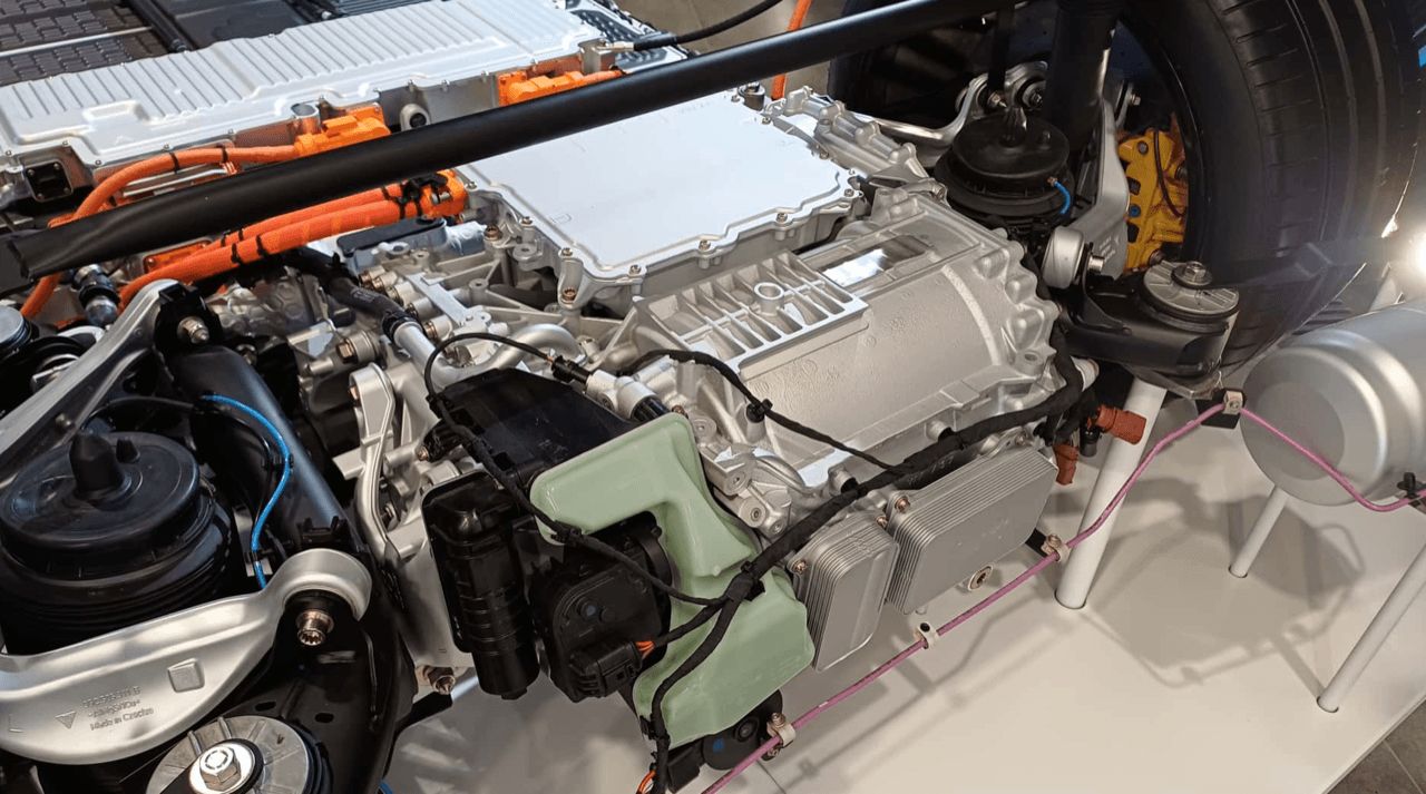 保时捷全新 Cayenne Turbo Electric 新马达 1000 马力 新电池续航 600 公里 将于 2026 年上市