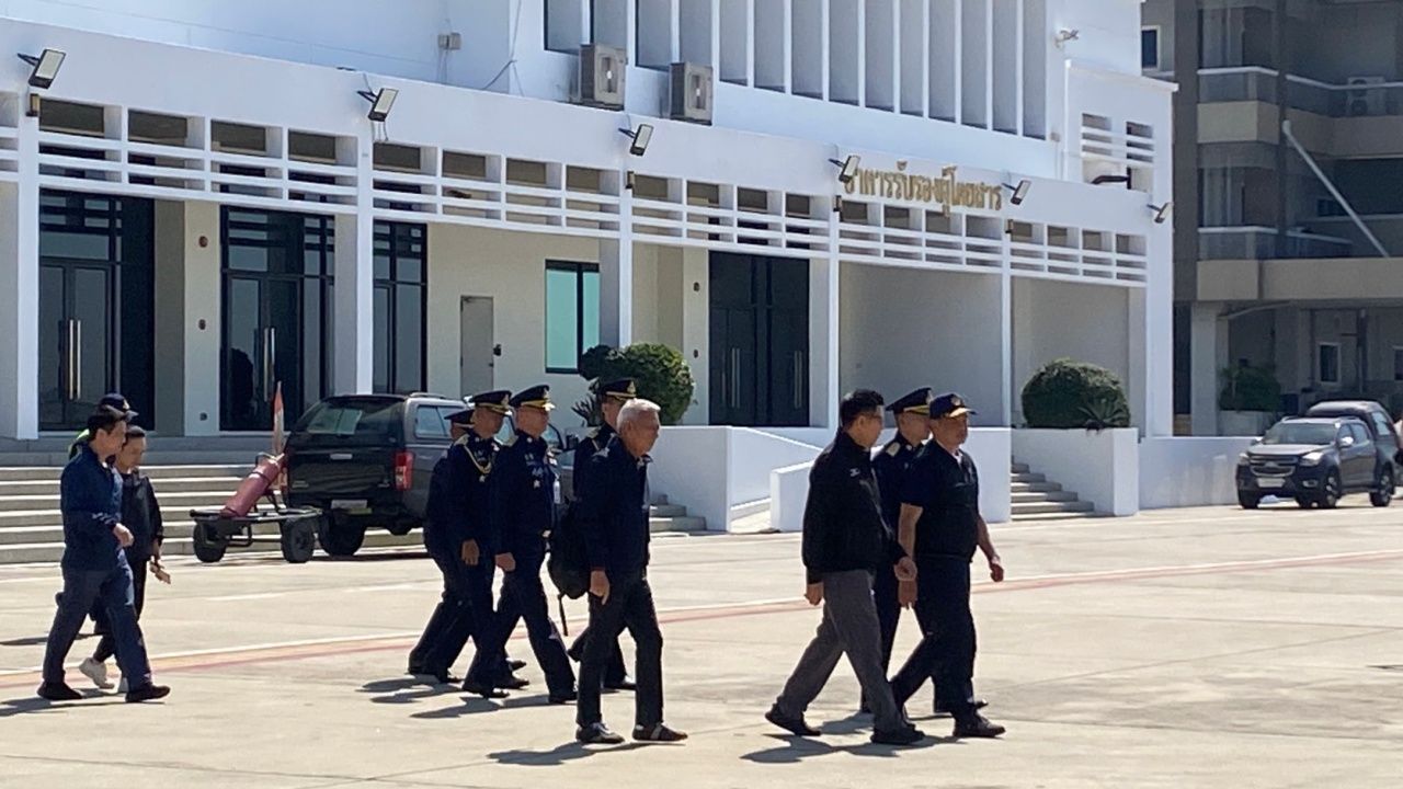 总理率经济团队与金融机构视察合艾金荣市场商圈损失情况