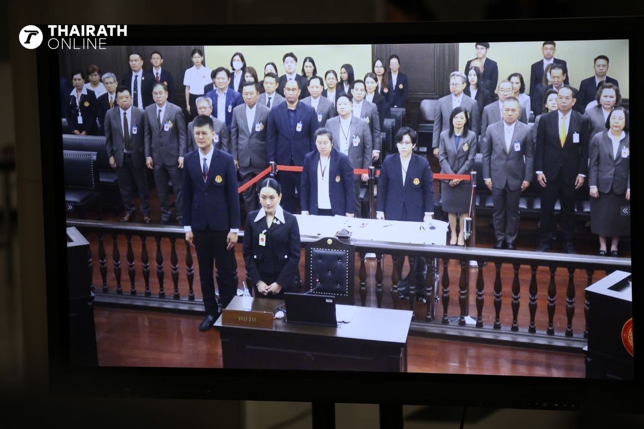 观察“帕通塔”的神情在宪法法院说明期间，脸色凝重，低头，紧闭嘴唇