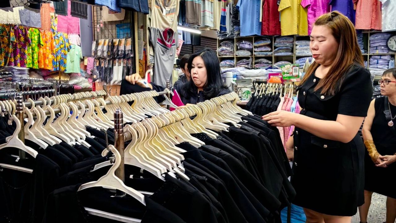 清迈商务部检查丧服店 - 尚未发现提价