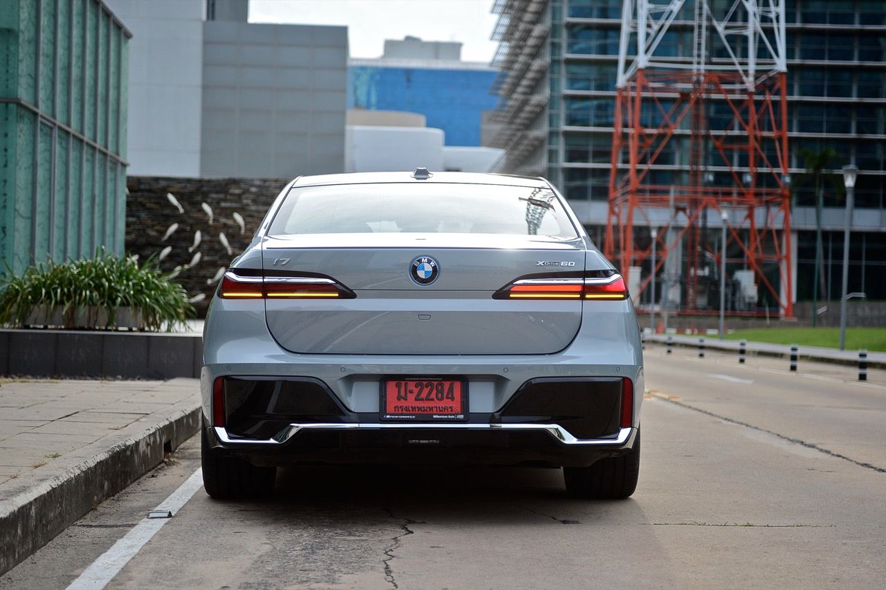 泰国组装价格绝佳：测试 BMW i7 XDrive 60 M Sport 旗舰电动车