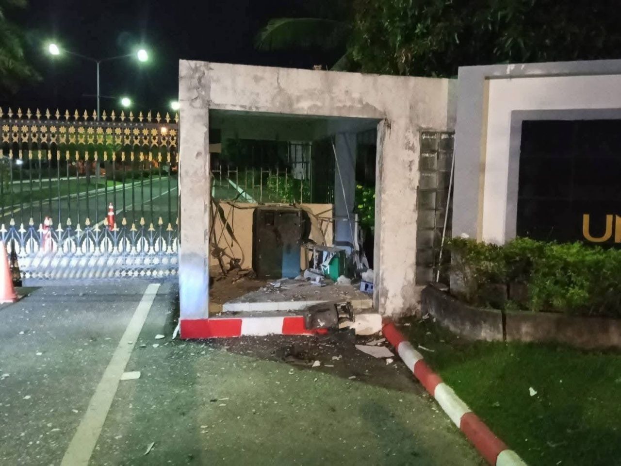 ATM 炸弹袭击搅动纳拉蒂瓦，绑保安并抢劫两支猎枪