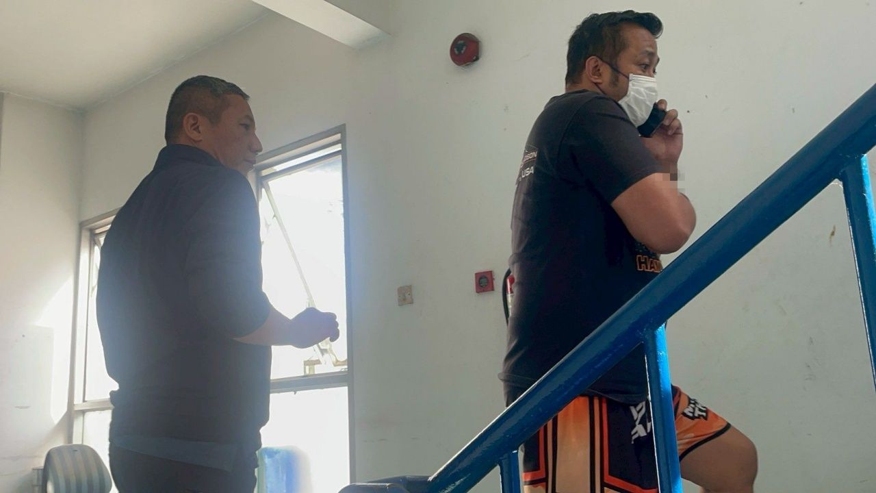 逮捕前奥运金牌得主“玛纳斯·布恩赞浓”，因彩票配额欺诈案潜逃