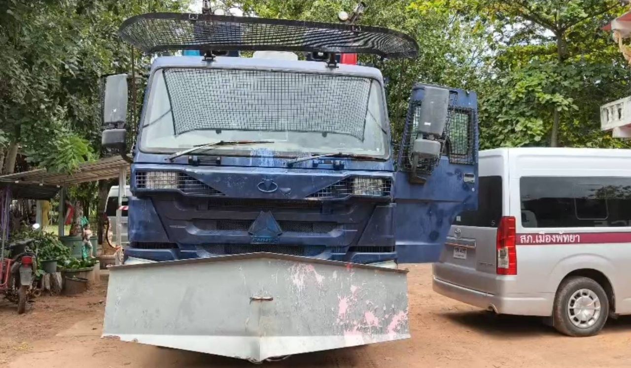 官员在科高上地区部署“水炮车”加强边境应对能力
