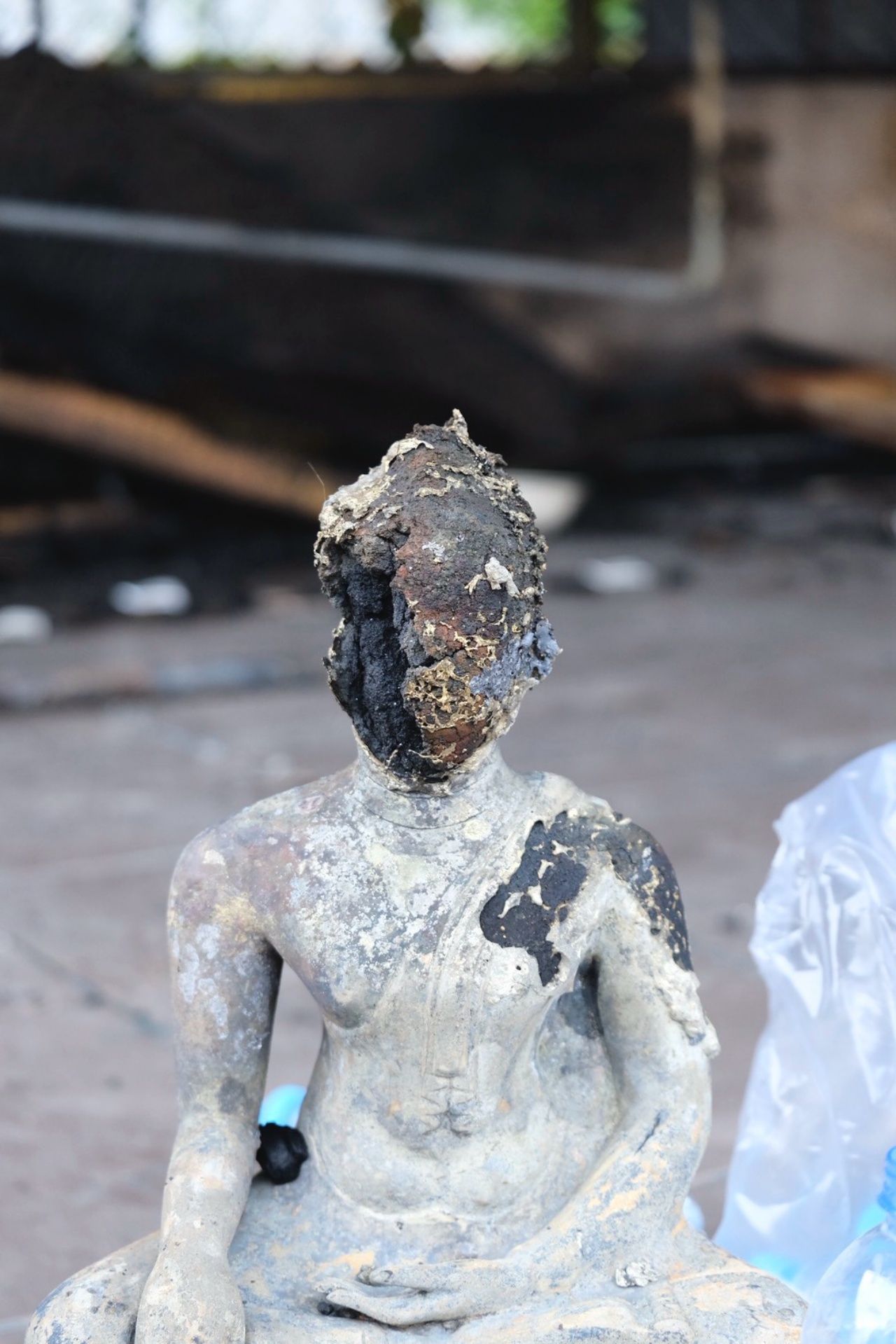 火灾烧毁บ้านขี้เหล็ก寺古老建筑,寺内僧侣因法事不在现场