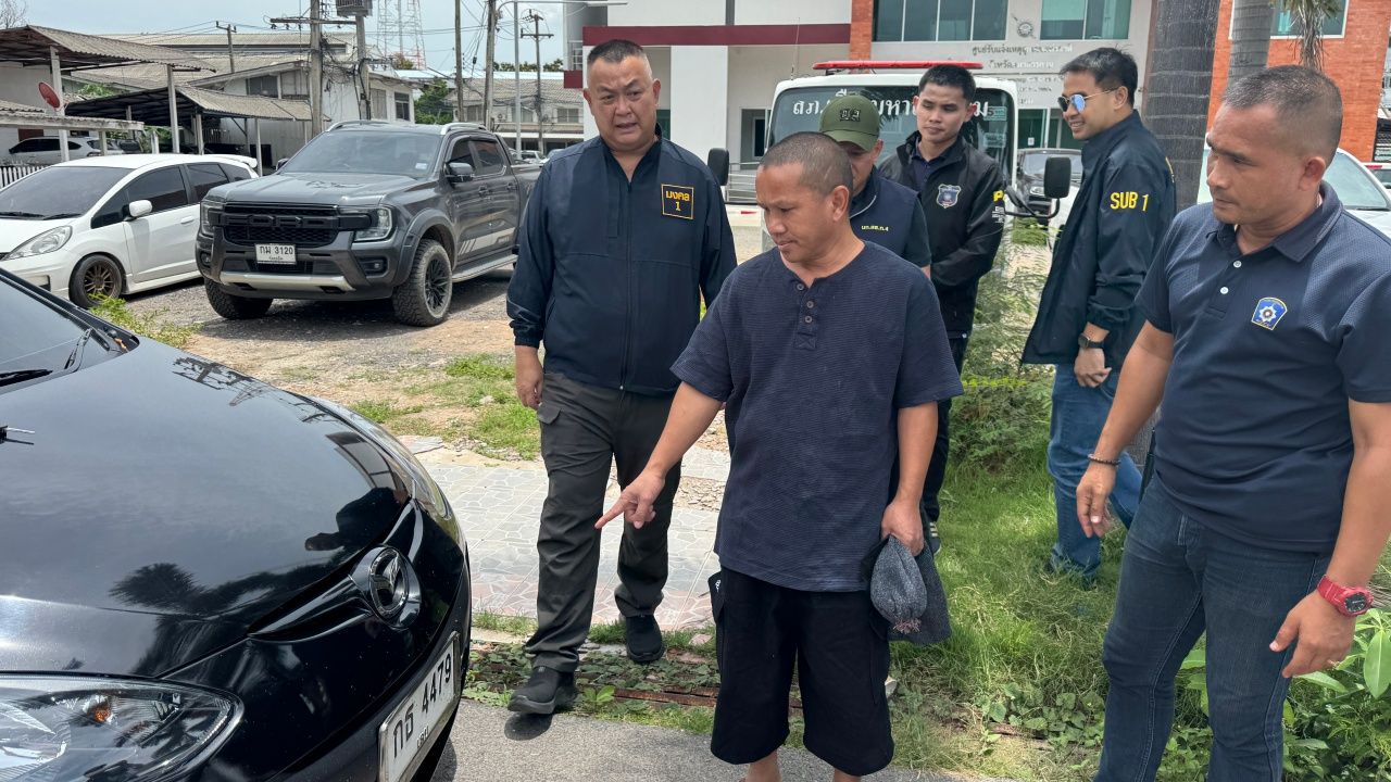 逮捕了“前乡镇主持”持枪袭击僧侣，声称遭受歧视和欺凌