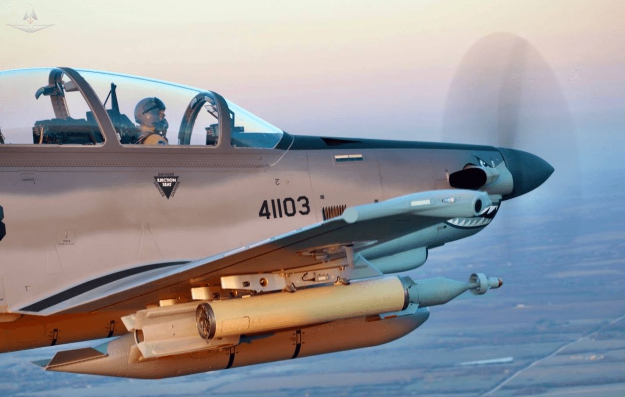 精确、猛烈、无情、全面！泰国皇家空军 Beechcraft AT-6 Wolverine 的利爪