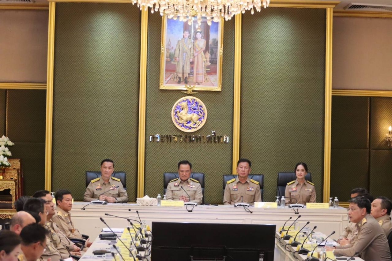 安努廷重返内政部，誓言消除自私行为，指派内政部解释“警官卡特”事件