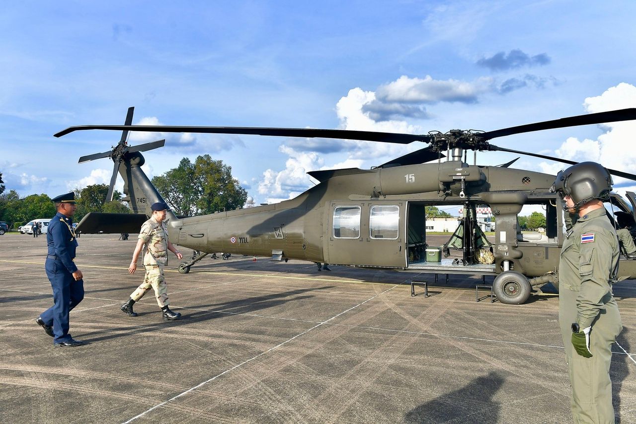 “阿努廷”访问会合－塔玛丽亚基地及攀登丘珍山 在看望触雷士兵之前