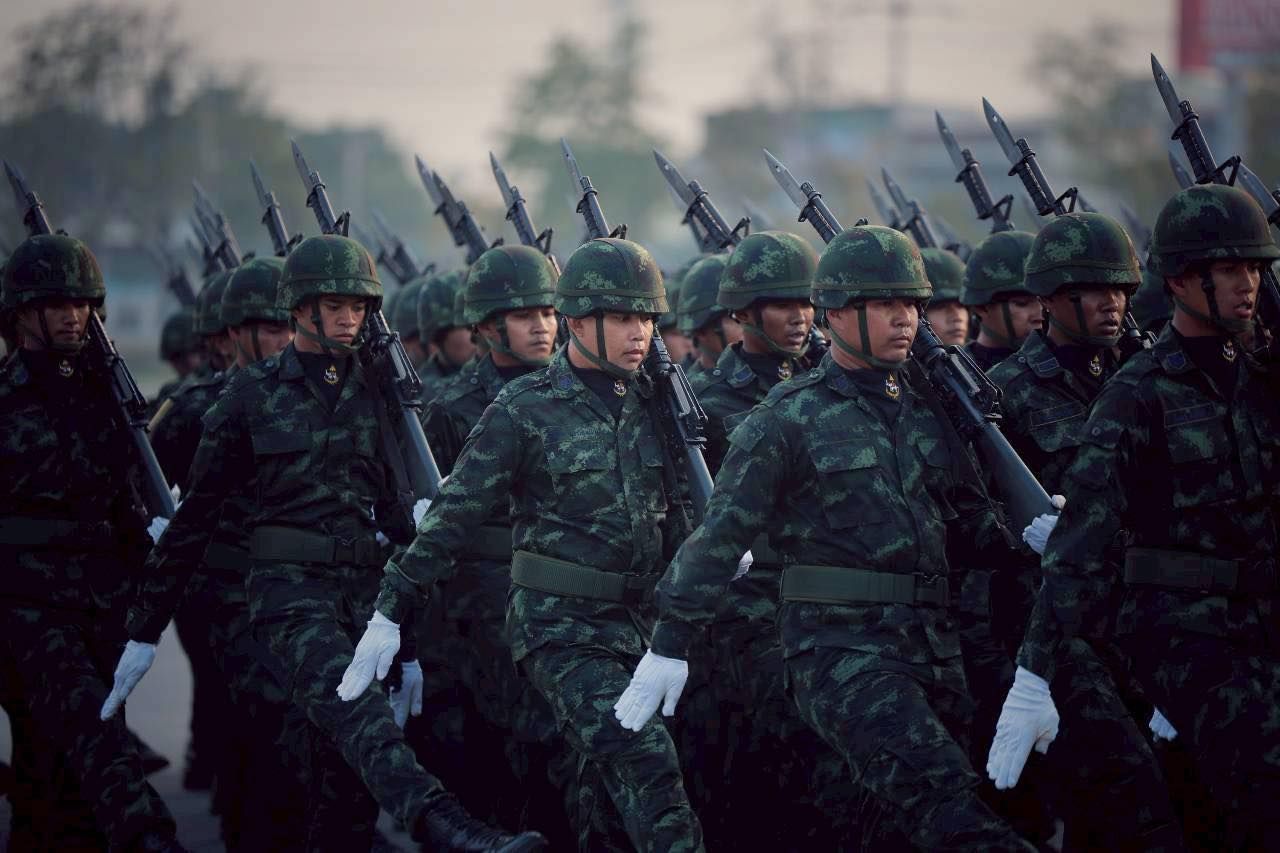 陆军司令主持陆军日阅兵仪式，宣誓保卫国家、宗教、君主和人民