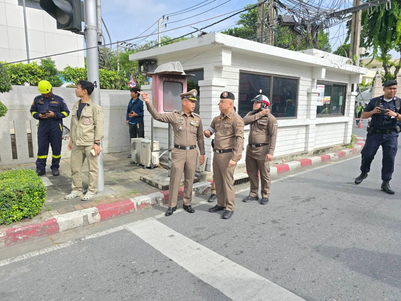 最新路面下陷封闭三攀路，建议绕行路线