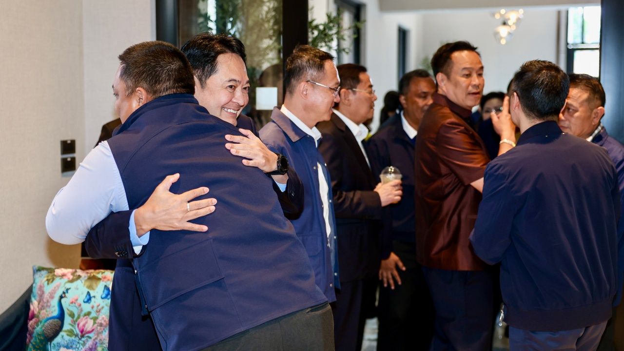 “为泰党迎来高潮多位前议员纷纷加入，埃卡诺特”带领议员表示加入意愿