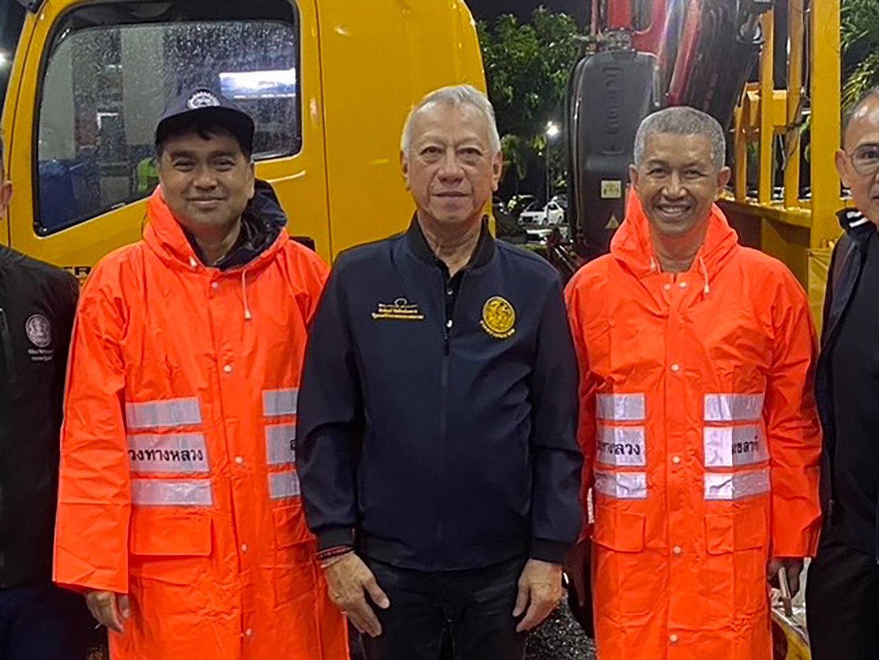 交通部门命令修复南部地区道路，洪水退去后尽快恢复通行