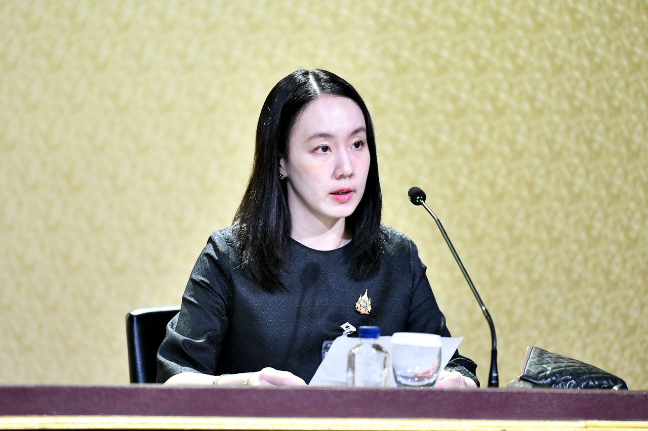 政府开始通过 Cell Broadcast 通报 PM2.5 污染情况，毒雾影响持续到 12 月 2 日