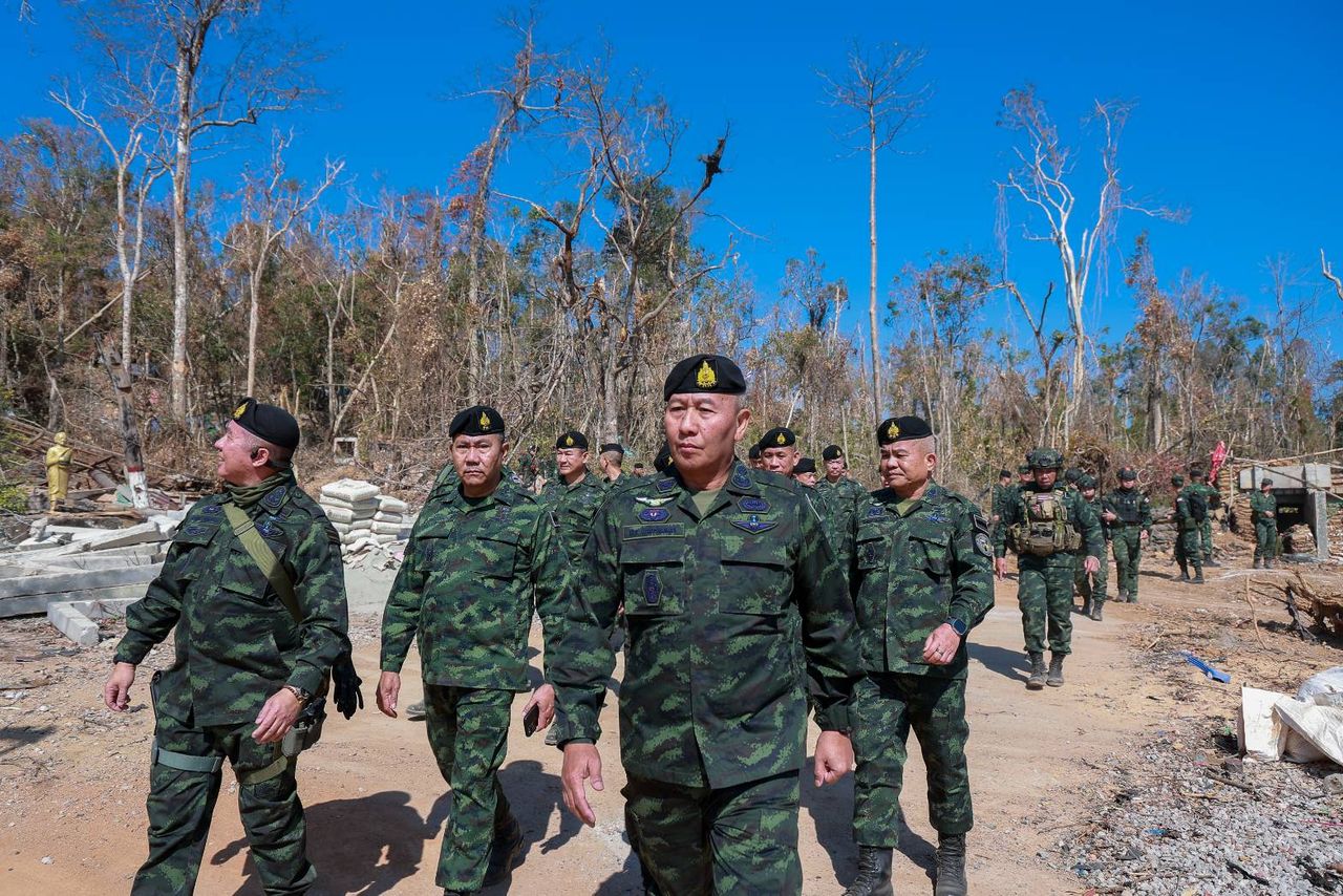 泰国陆军司令访问东北边界地区，指示加强各方面的安全措施，强调巩固稳固的安全体系