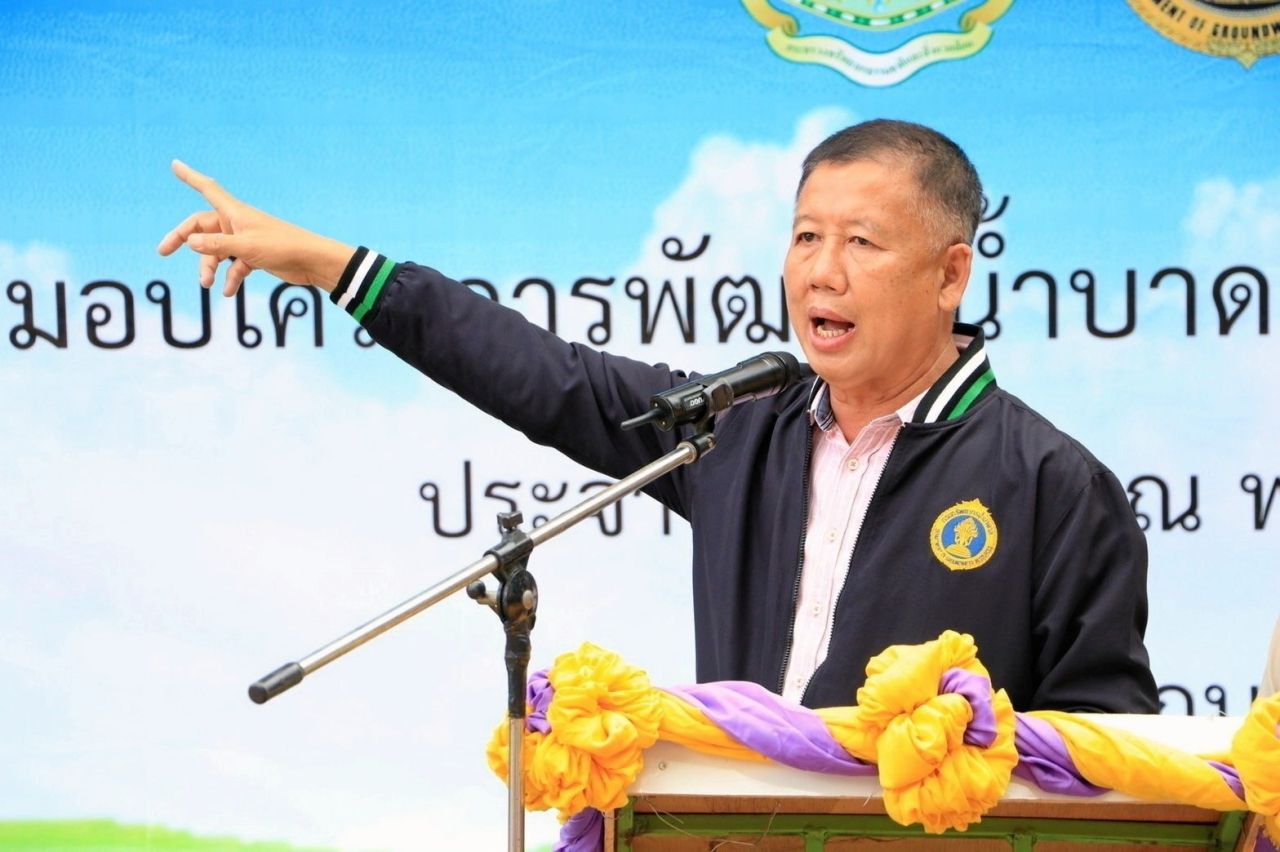 “萨克达·威猜西林”的履历：从前地质厅长到泰国为泰党的议员，再到即将上任的内政部副部长