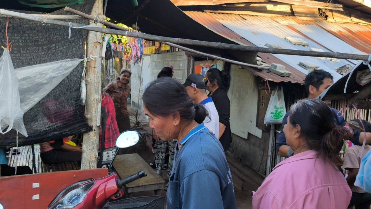 慰问“士兵纳林”：第10位截肢的泰国士兵，发现家庭贫困，政府紧急救助