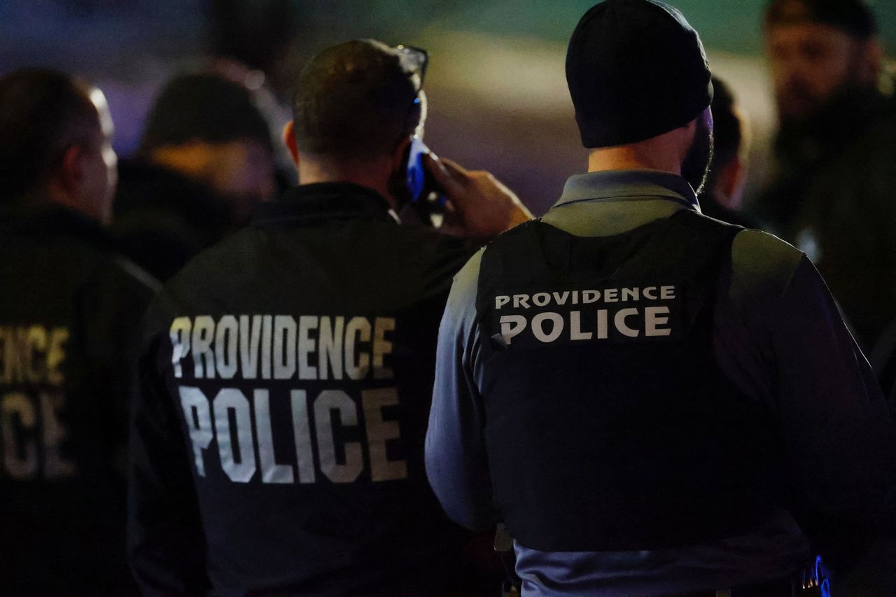 警方确定布朗大学枪击案嫌疑人，调查是否与MIT教授谋杀案有关