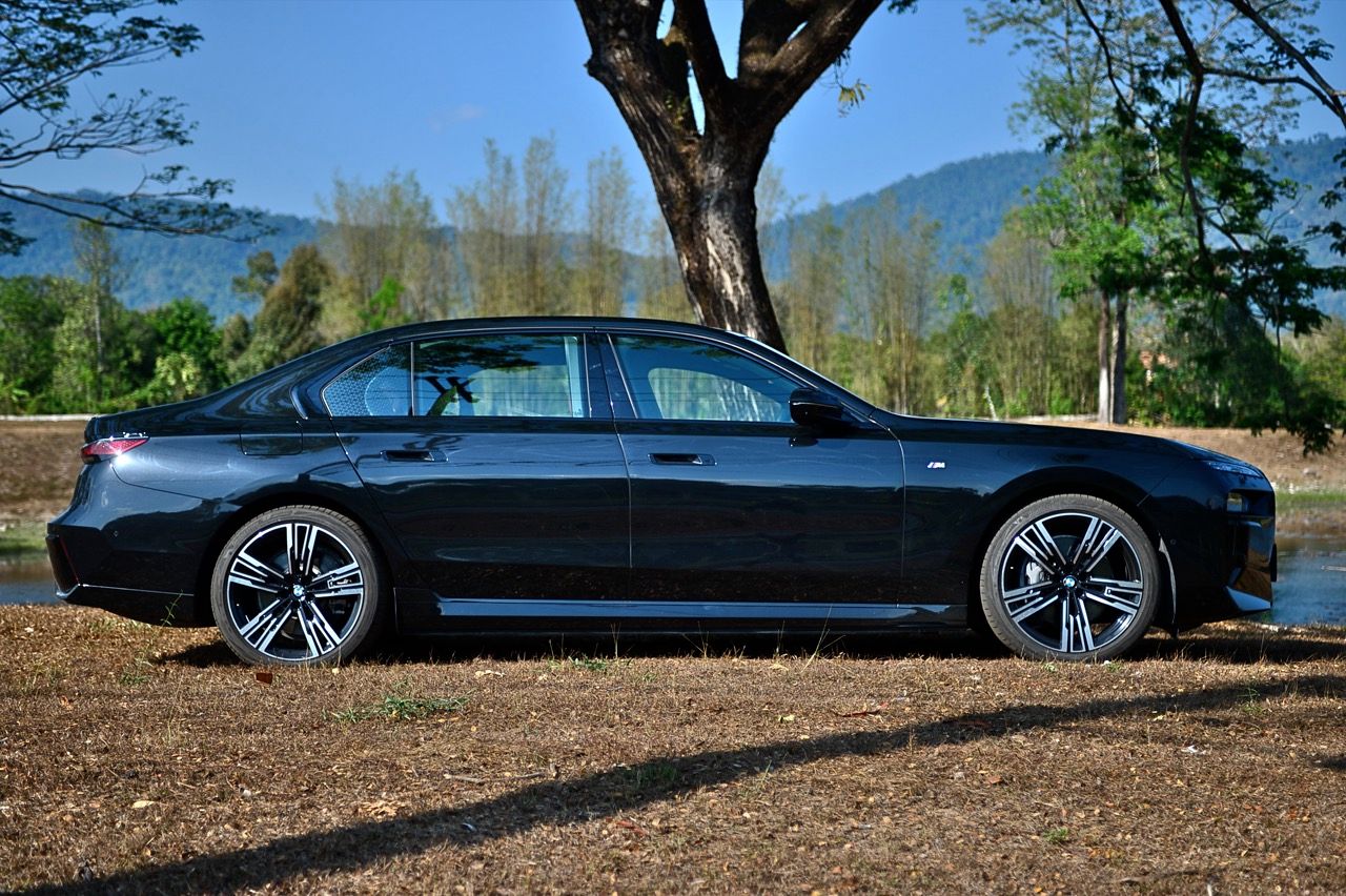 千禧汽车集团庆祝成立25周年，推出BMW i7独家计划