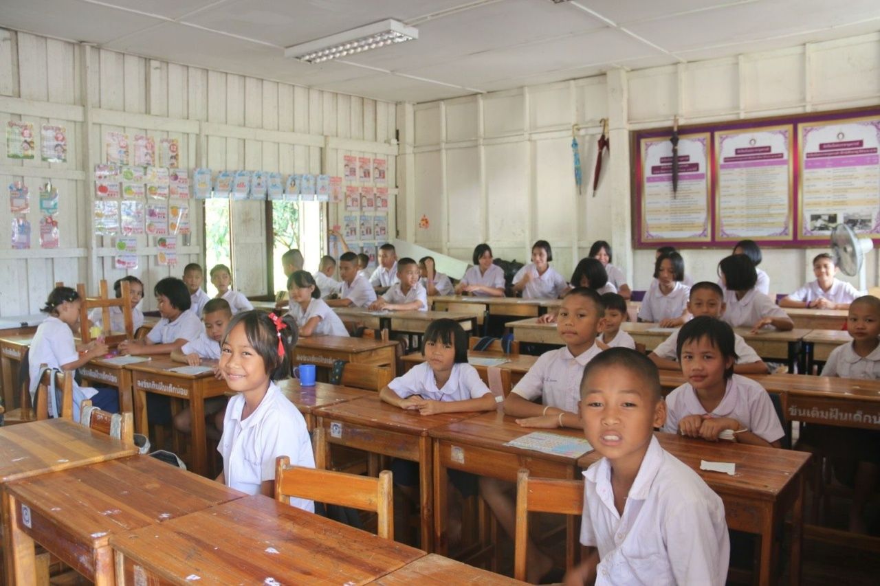 提供奖学金和学习用品给边界巡逻警察学校
