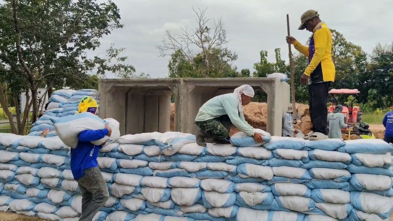 村民担忧泰柬签署和平协议，要求归还“塔夸伊神庙”