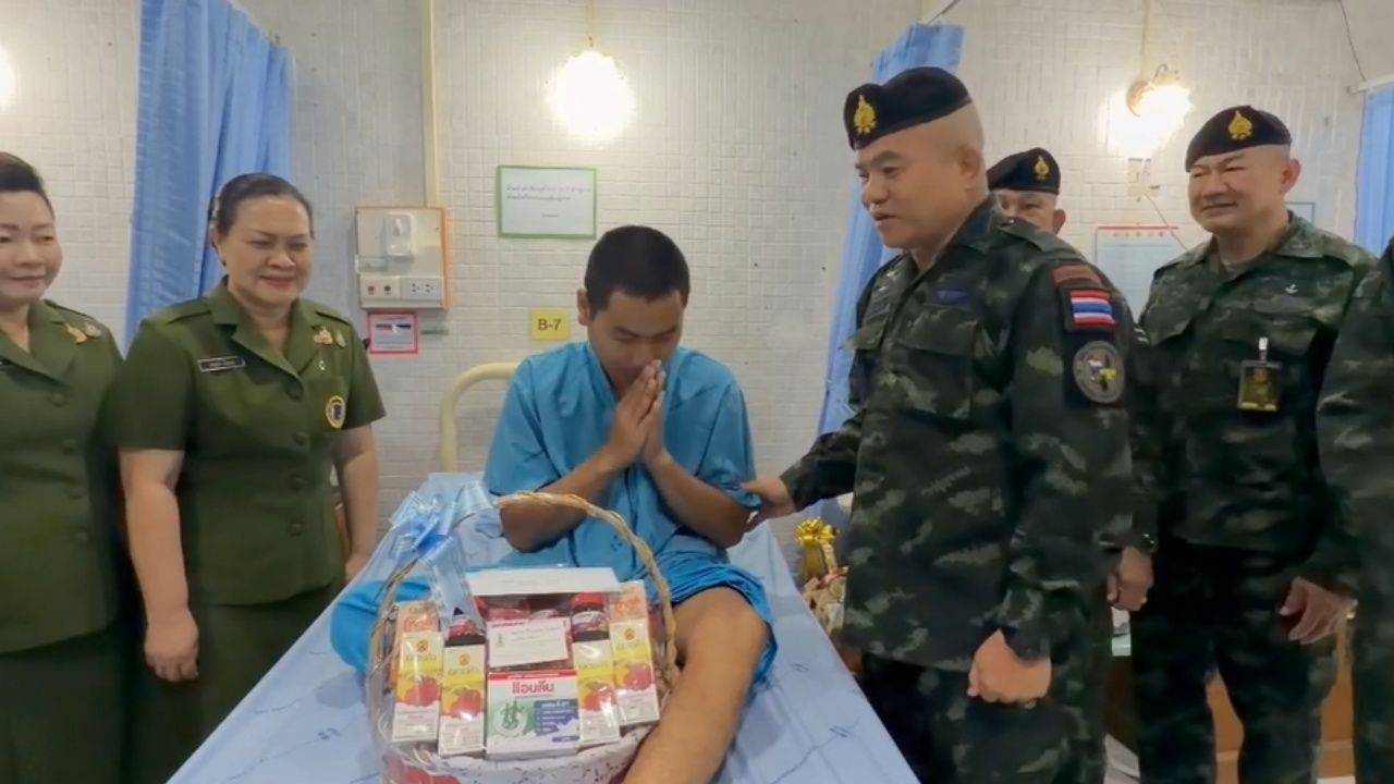 第二军区司令探望19名边境冲突受伤士兵，强调将全力照顾