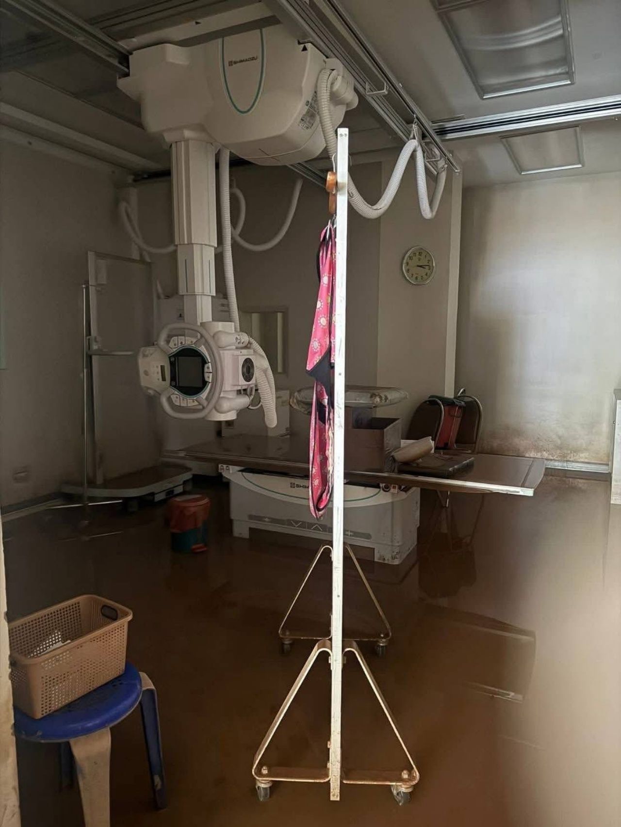 南邦医院洪水后开放捐赠，“实验室医生”分享严重受损的医疗设备图片