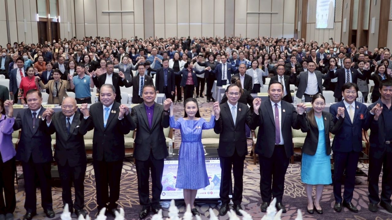 “纳努莫尔” 肯定，教育法案将在本届议会中成功推动，呼吁共同关注网络时代儿童的心理健康