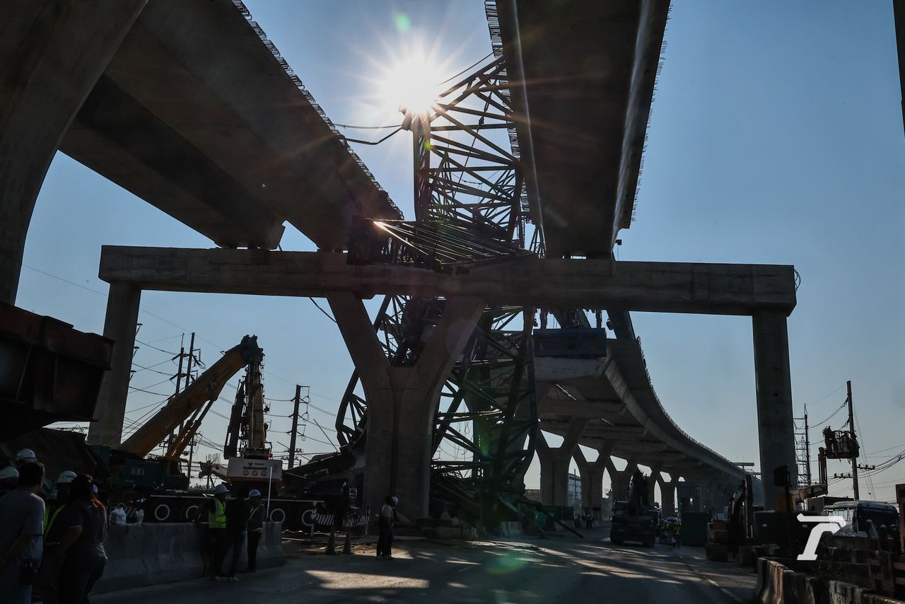 “阿”博士推测拉玛2路起重机倒塌是工具问题，指出无人惧怕黑名单