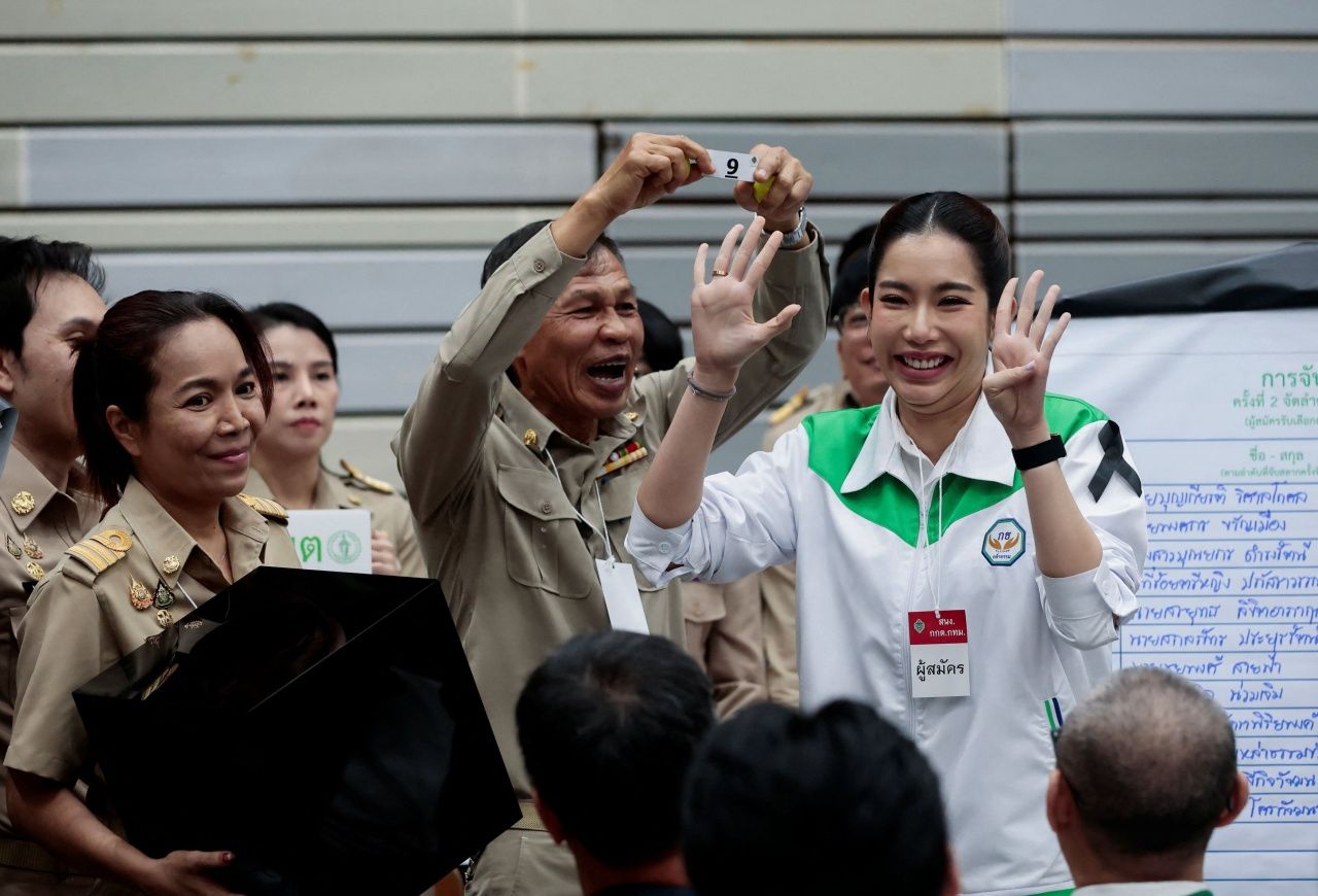 支持者欢呼：期待曼谷心仪国会议员候选人抽签竞选编号