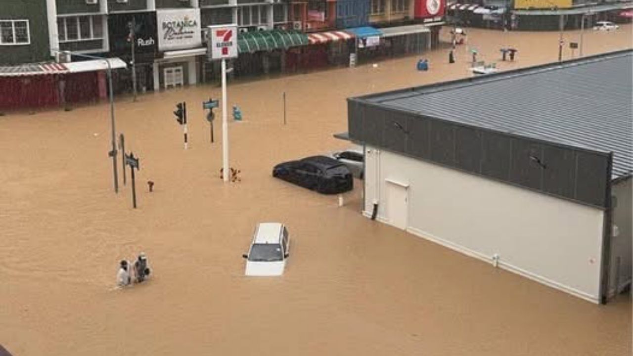 开放图片展示“合艾洪水”损失惨重，居民物品大量受损