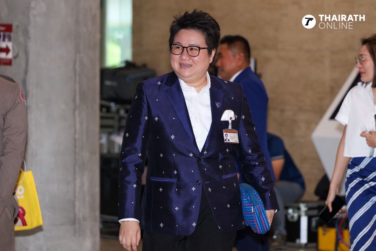 议会热闹，议员出席会议，密切关注第32任总理投票