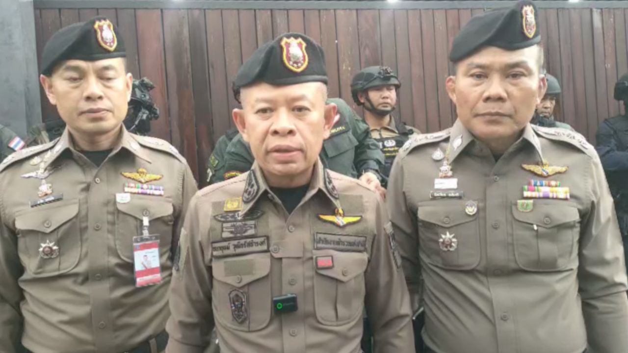 警察突袭搜查“高尔夫议员”家，命令在选举单位殴打警察，发现通过手机下达命令