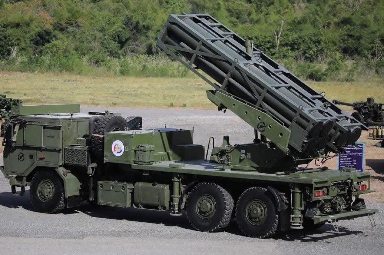 多管火箭发射平台D11A射至金边