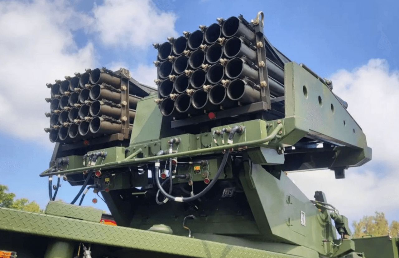 多管火箭发射平台D11A射至金边