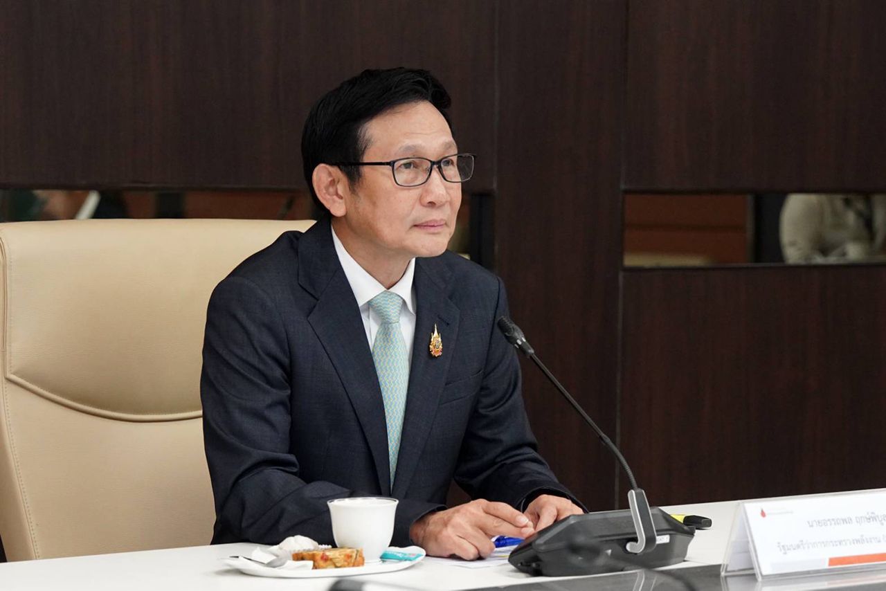 好消息，能源部长宣布汽油和柴油零售价每升下调50分，明日生效